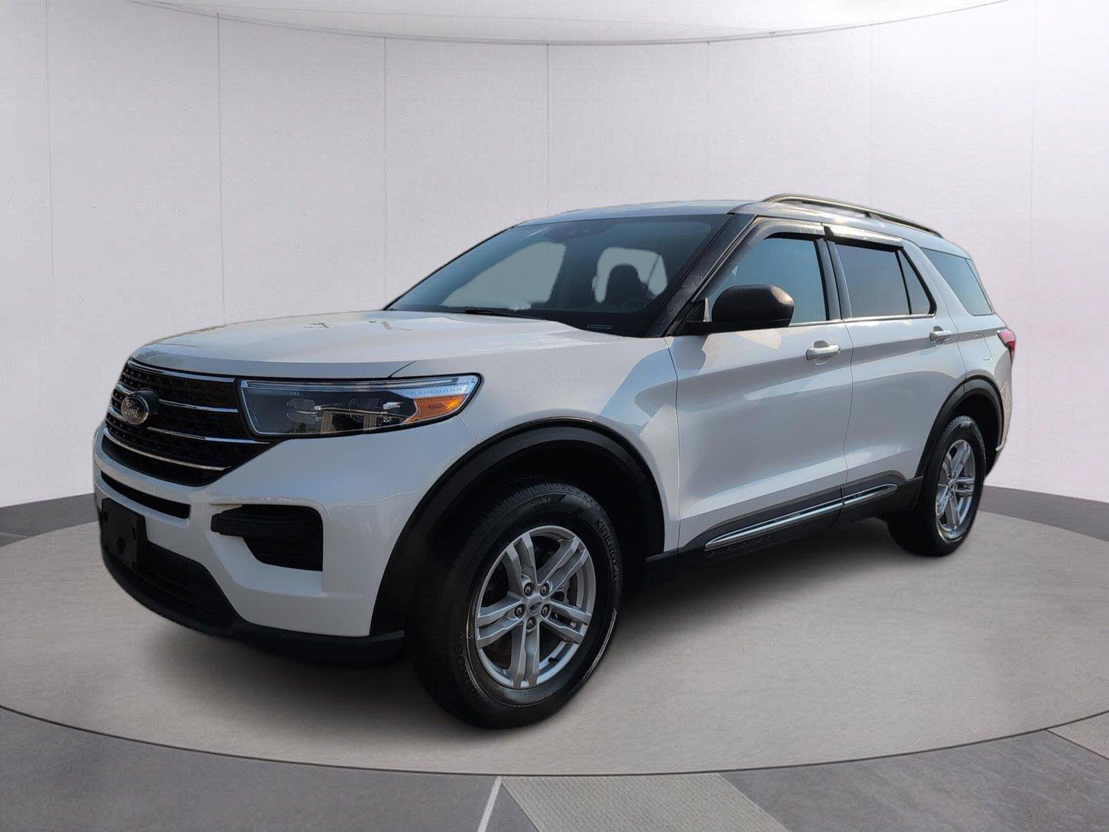 Used 2023 Ford Explorer XLT AWD/4WD image 1