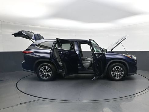 Used 2021 Toyota Highlander XLE FWD image 50