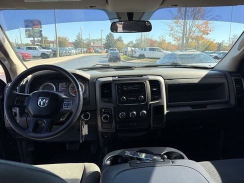 Used 2017 RAM 1500 Express image 18