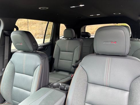 Used 2024 GMC Acadia AT4 w/ Luxury Package AWD/4WD image 12