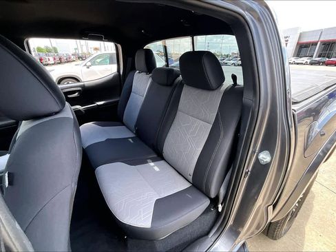 Used 2021 Toyota Tacoma TRD Sport w/ Technology Package AWD/4WD image 19