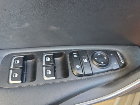 Used 2019 Kia Stinger GT1 AWD/4WD image 25