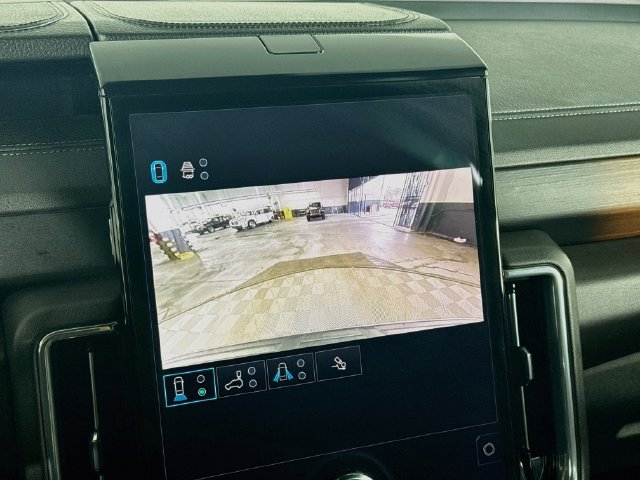 Used 2025 GMC Yukon Denali RWD image 18
