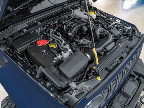 Used 2025 Jeep Wrangler Unlimited Rubicon w/ Technology Group image 93