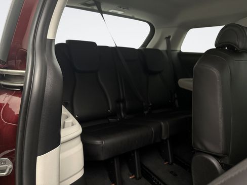 Used 2024 Kia Carnival EX FWD image 20