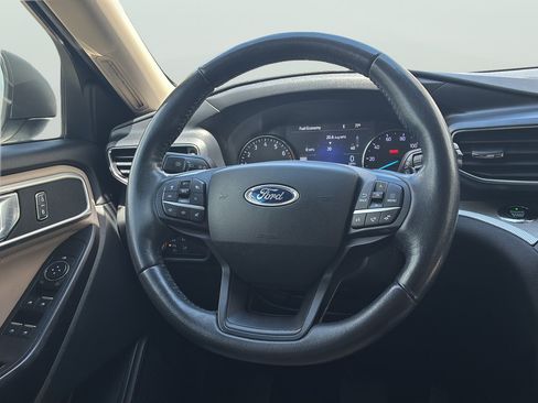Used 2020 Ford Explorer XLT w/ Equipment Group 202A RWD image 17