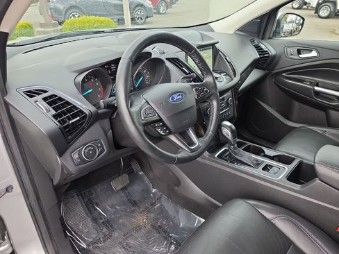 Used 2019 Ford Escape Titanium image 10
