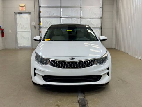 Used 2017 Kia Optima EX w/ Premium Package image 2