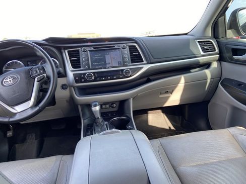 Used 2017 Toyota Highlander Limited Platinum AWD/4WD image 15