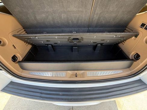 Used 2019 Cadillac Escalade Platinum image 45