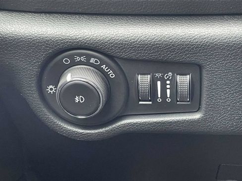 New 2026 Chrysler Pacifica Select FWD image 24