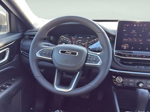 New 2026 Jeep Compass Latitude image 19