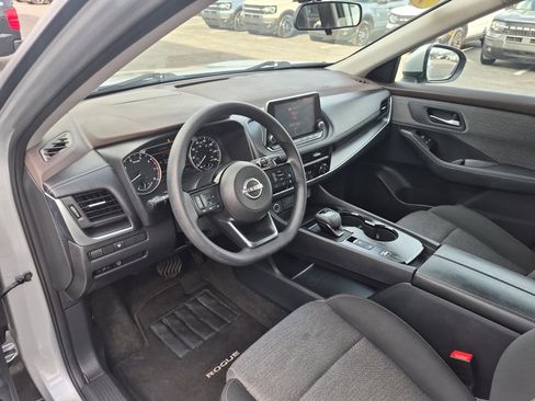 Used 2023 Nissan Rogue SV image 12