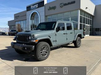 New 2025 Jeep Gladiator Sport video 1