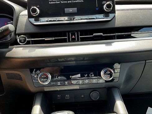 Used 2023 Mitsubishi Outlander SE image 24