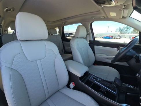 Used 2025 Kia Sorento EX w/ Panoramic Sunroof Package image 22