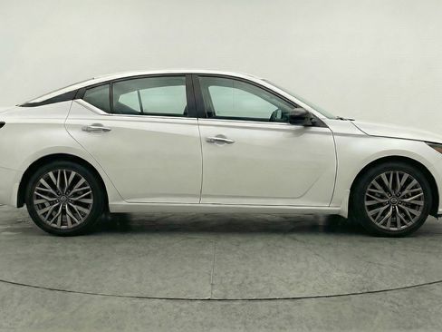 Used 2025 Nissan Altima 2.5 SV image 11