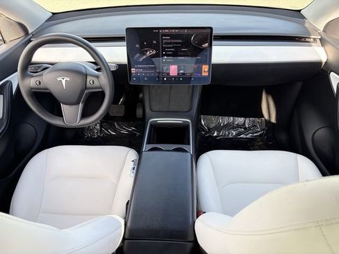 Used 2021 Tesla Model Y Long Range image 23