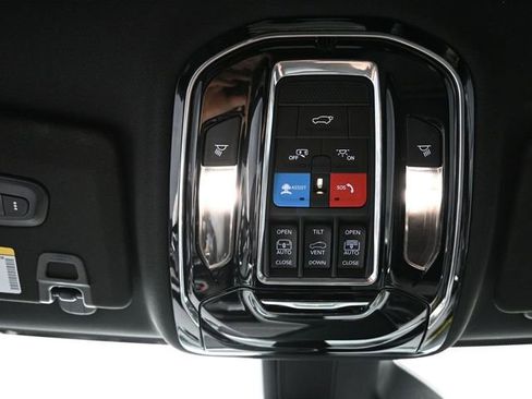 Used 2023 Jeep Grand Cherokee Overland w/ Advanced Protech Group III image 35