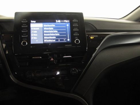Used 2023 Toyota Camry SE image 6