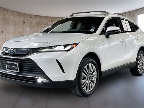 Used 2023 Toyota Venza Limited image 3