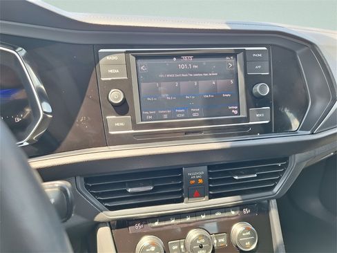 Used 2024 Volkswagen Jetta SE image 12