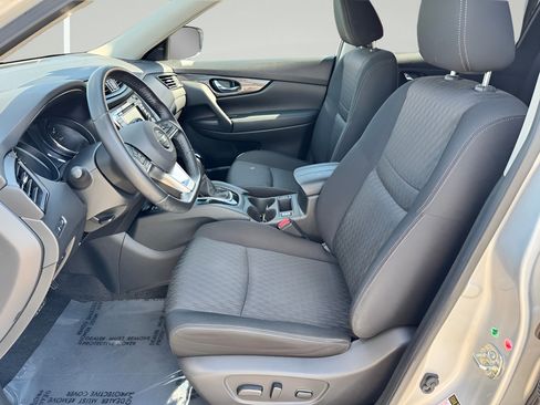 Used 2019 Nissan Rogue SV w/ Premium Package FWD image 15