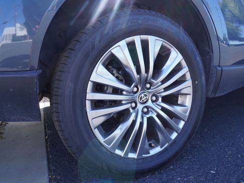 Used 2021 Toyota Venza Limited AWD/4WD image 6