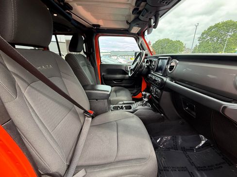 Used 2020 Jeep Wrangler Unlimited Sahara w/ Uconnect 4C Nav & Sound Group AWD/4WD image 7