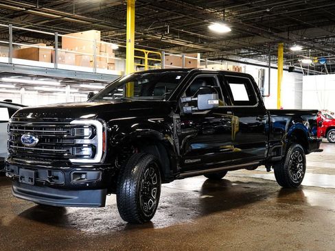 Certified 2025 Ford F250 Platinum AWD/4WD image 3