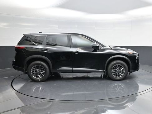 Used 2025 Nissan Rogue S image 2