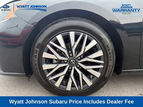 Used 2024 Nissan Altima 2.5 SV FWD image 3