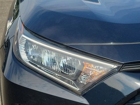 Used 2019 Toyota RAV4 XLE image 9