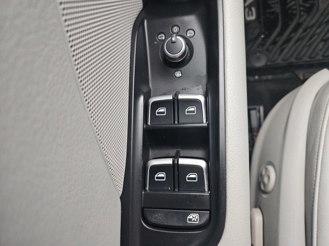 Used 2016 Audi A3 e-tron Premium Plus w/ Premium Plus Package FWD image 24