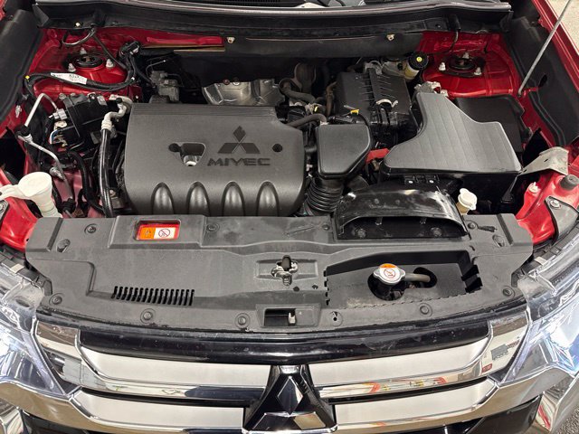 Used 2018 Mitsubishi Outlander SEL AWD/4WD image 28