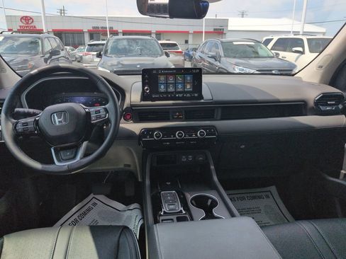 Used 2025 Honda Pilot Elite image 12