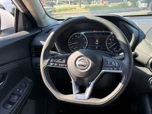 Used 2025 Nissan Sentra SV FWD image 11