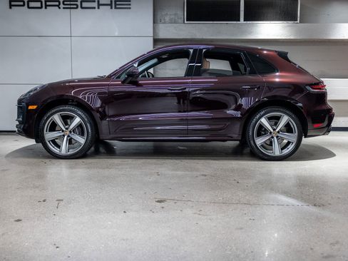 Certified 2024 Porsche Macan AWD/4WD image 2