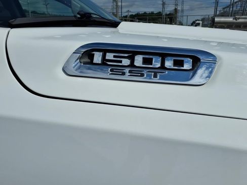 Used 2025 RAM 1500 Laramie AWD/4WD image 10