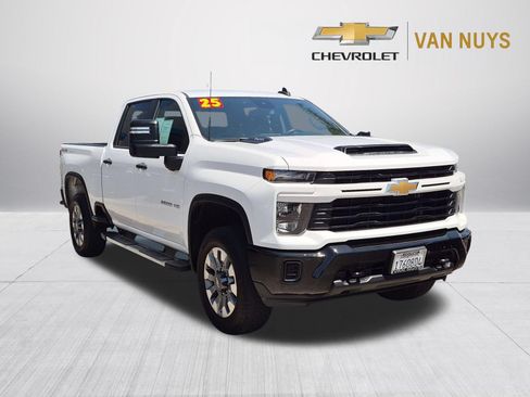 Used 2025 Chevrolet Silverado 2500 Custom AWD/4WD image 3