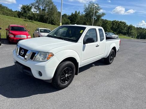 Used 2015 Nissan Frontier SV AWD/4WD image 4