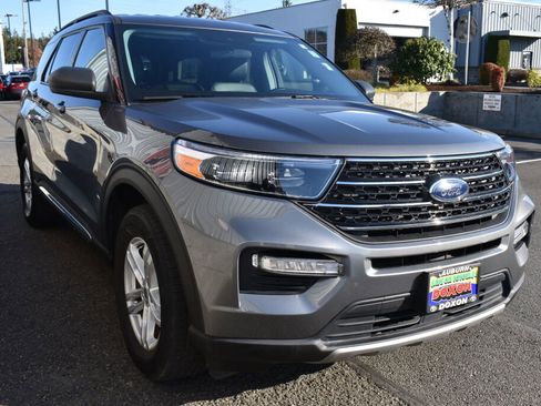 Used 2023 Ford Explorer XLT w/ Equipment Group 202A image 3