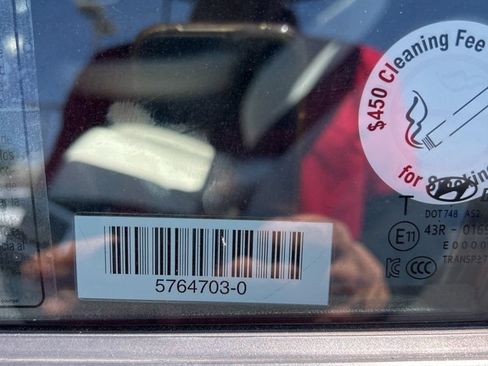 Used 2025 Hyundai Venue SEL FWD image 2