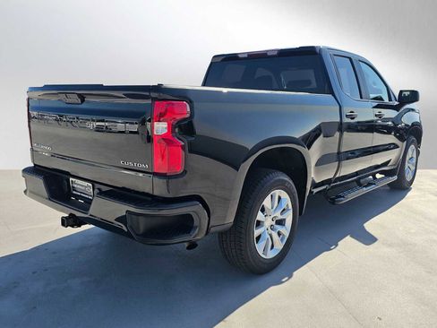 Used 2022 Chevrolet Silverado 1500 Custom RWD image 3
