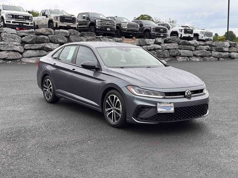 Used 2025 Volkswagen Jetta Sport FWD image 3