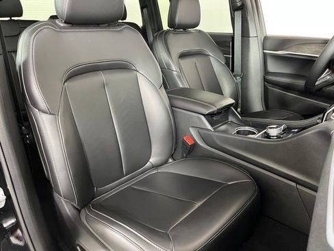 Used 2025 Jeep Grand Cherokee Limited AWD/4WD image 46