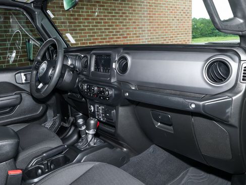 Used 2023 Jeep Gladiator Sport AWD/4WD image 23