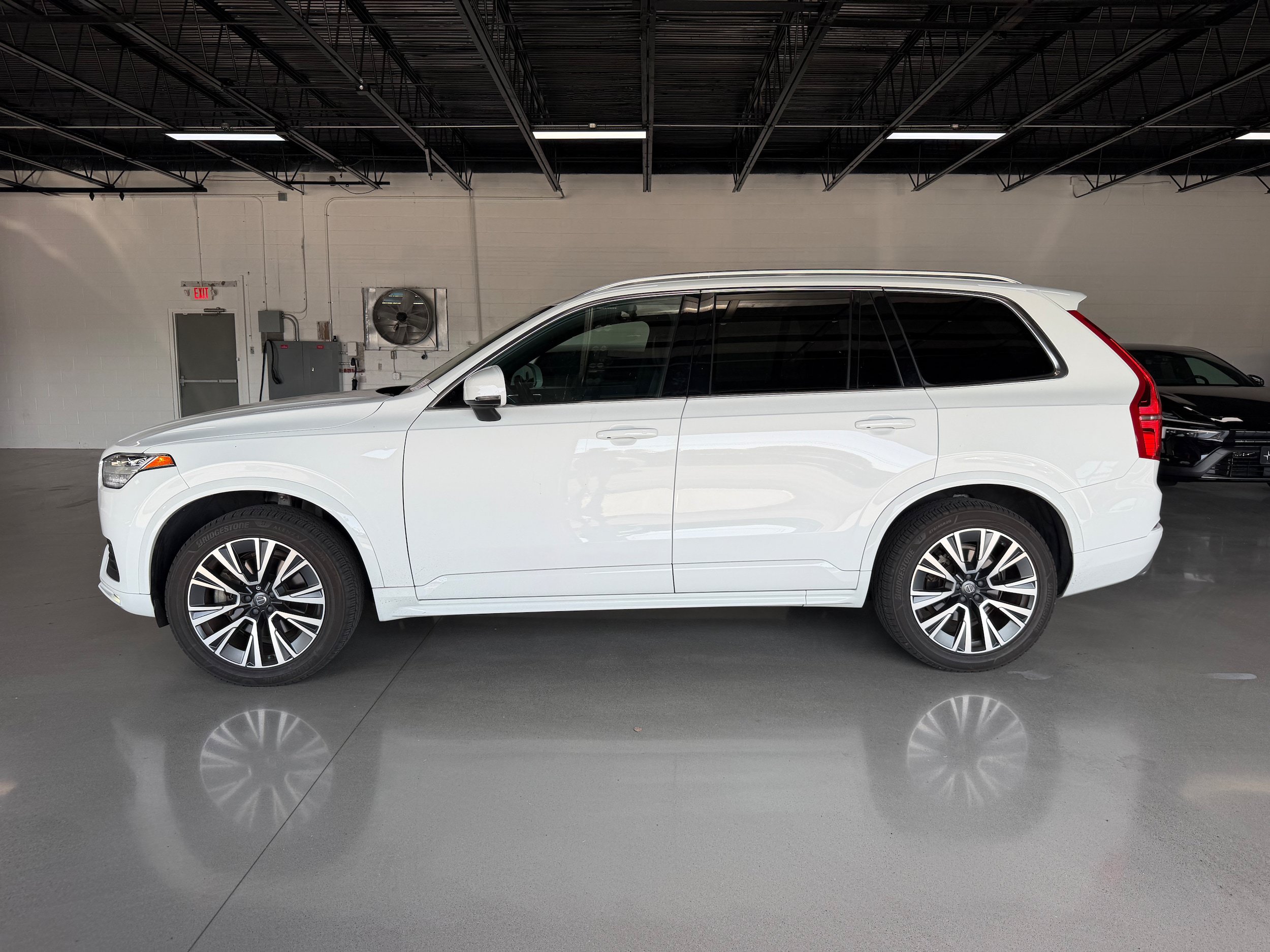 Used 2020 Volvo XC90 T5 Momentum FWD image 3