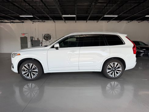 Used 2020 Volvo XC90 T5 Momentum FWD image 3