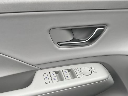 Certified 2025 Hyundai Kona Limited image 18